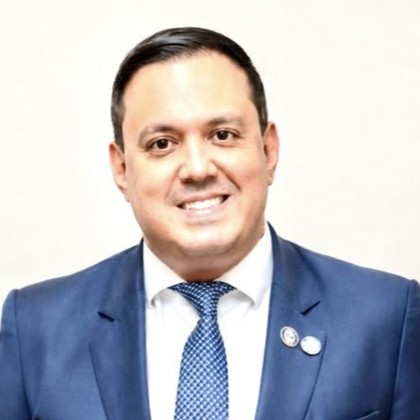 Dr. Rogério Magalhães